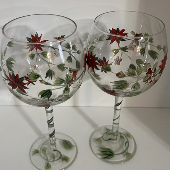 2 Hand Painted Red flowwers green stems Wine Glasses - Picture 7 of 8